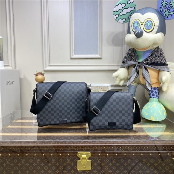 Louis Vuitton District MM - Image 11