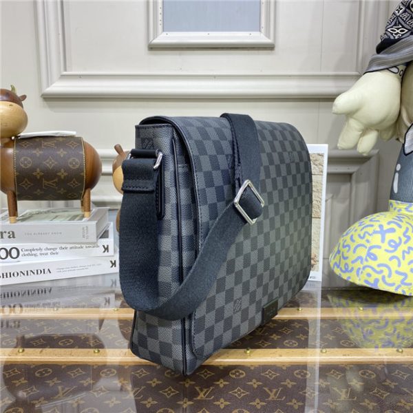 Louis Vuitton District MM - Image 3