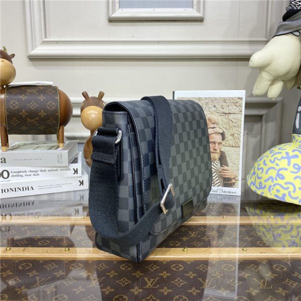 Louis Vuitton District PM - Image 3