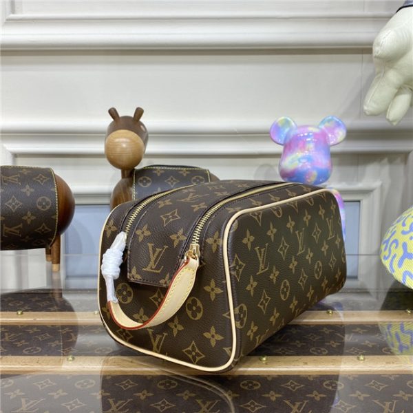 Louis Vuitton Dopp Kit Toilet Pouch Monogram - Image 3