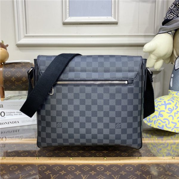 Louis Vuitton District MM - Image 4