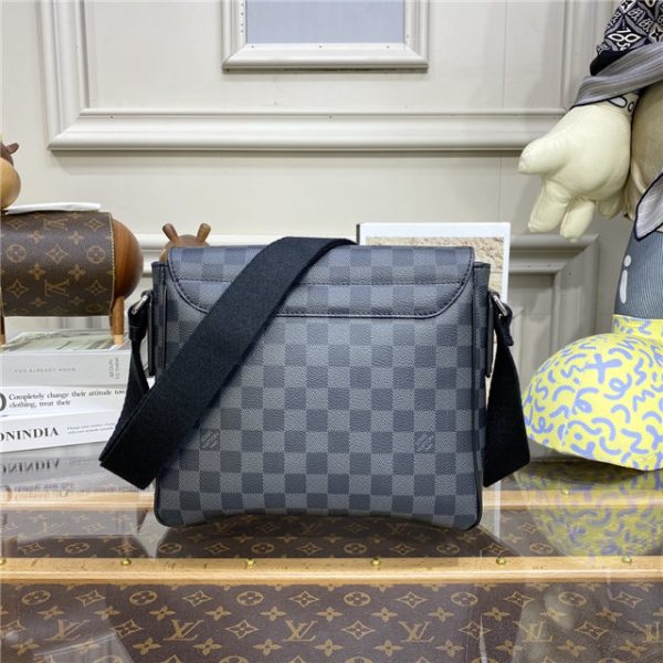 Louis Vuitton District PM - Image 4