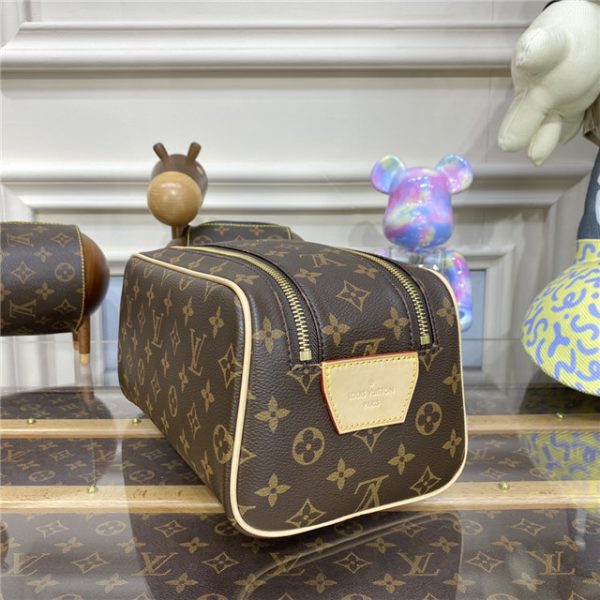 Louis Vuitton Dopp Kit Toilet Pouch Monogram - Image 4