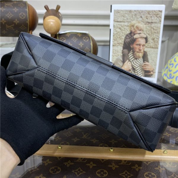 Louis Vuitton District PM - Image 5