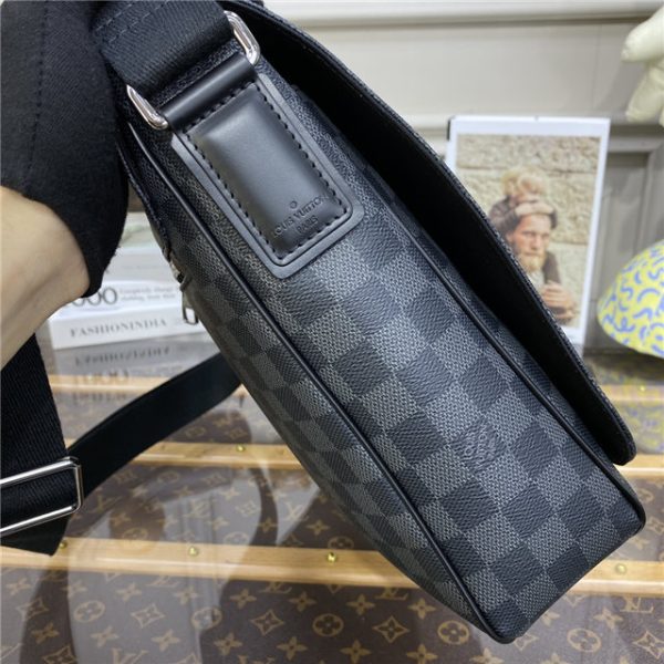 Louis Vuitton District MM - Image 6