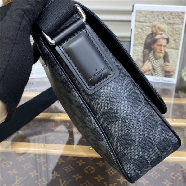 Louis Vuitton District PM - Image 6