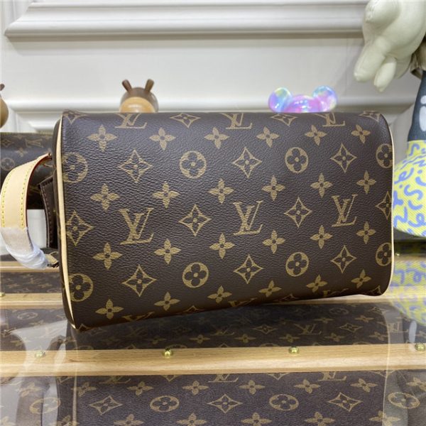 Louis Vuitton Dopp Kit Toilet Pouch Monogram - Image 6