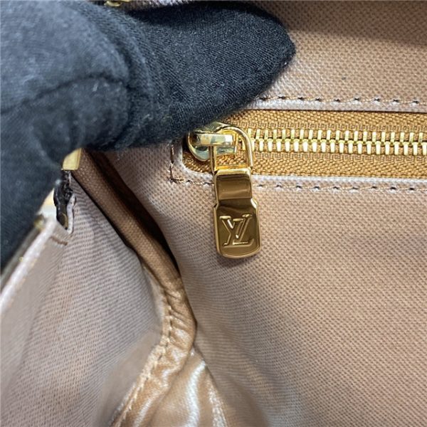 Louis Vuitton Dopp Kit Toilet Pouch Monogram - Image 8