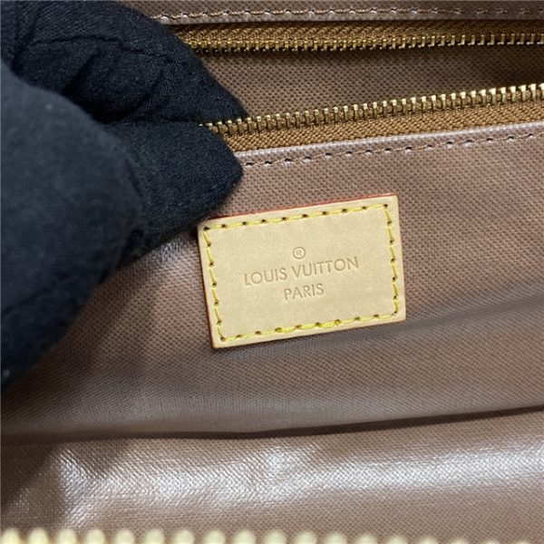 Louis Vuitton Dopp Kit Toilet Pouch Monogram - Image 9