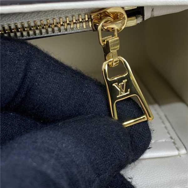 Louis Vuitton Twist MM Epi Leather Quartz - Image 10