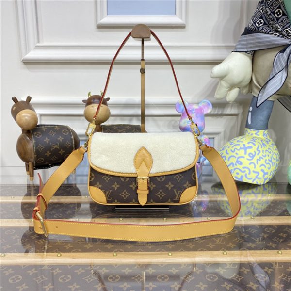 Louis Vuitton Diane Monogram Cozygram - Image 2