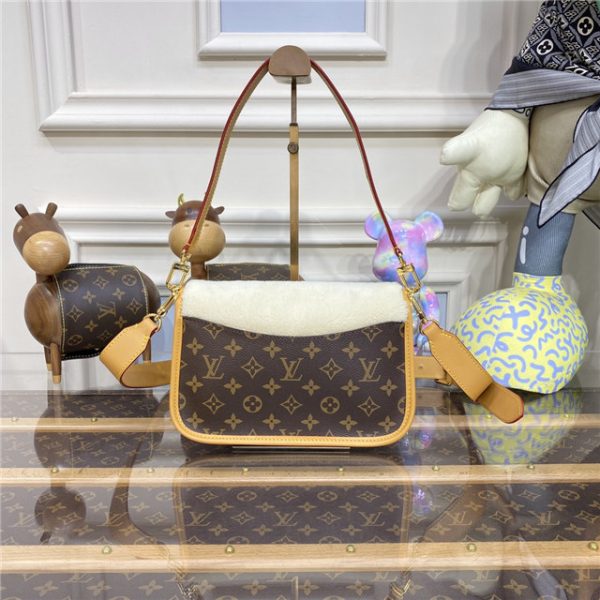 Louis Vuitton Diane Monogram Cozygram - Image 4