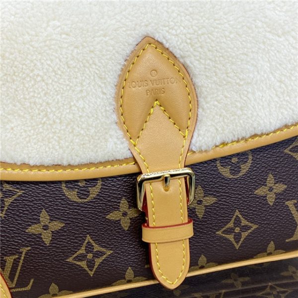 Louis Vuitton Diane Monogram Cozygram - Image 6