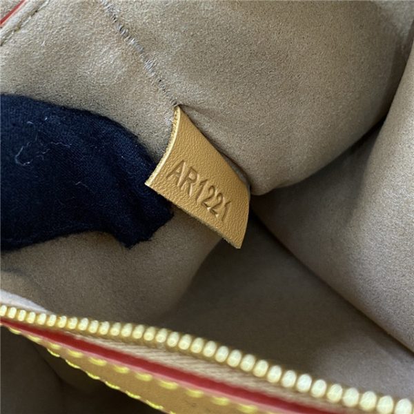 Louis Vuitton Diane Monogram Cozygram - Image 9