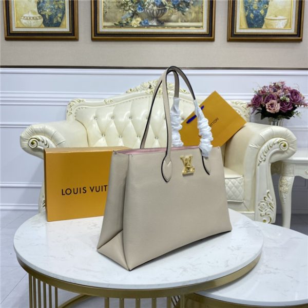 Louis Vuitton Lockme Shopper Greige - Image 4