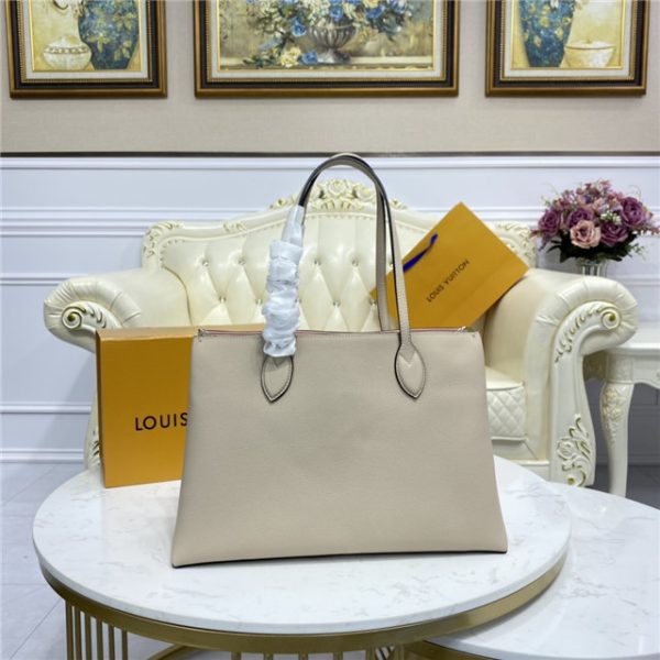 Louis Vuitton Lockme Shopper Greige - Image 5
