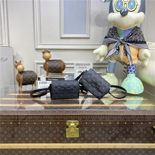 Louis Vuitton Steamer Wearable Wallet Taurillon Monogram - Image 11