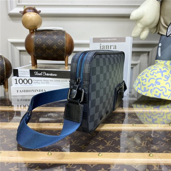Louis Vuitton Alpha Messenger Damier Graphite Canvas - Image 4
