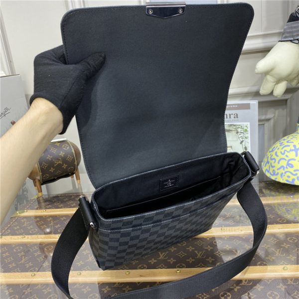 Louis Vuitton District PM Messenger Bag Damier Graphite - Image 10