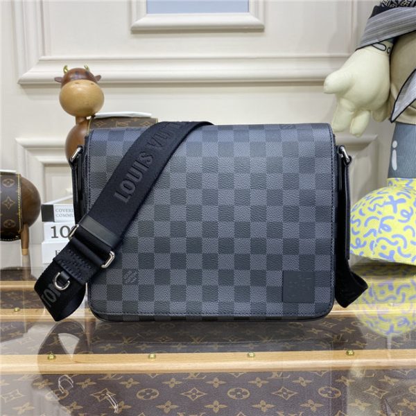 Louis Vuitton District PM Messenger Damier Graphite Canvas - Image 2