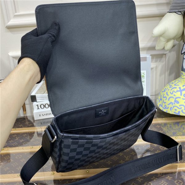 Louis Vuitton District PM Messenger Damier Graphite Canvas - Image 11