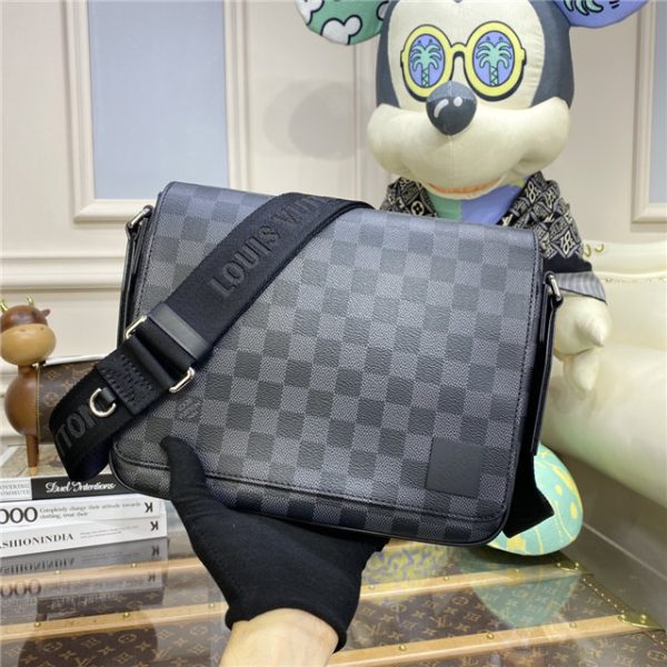 Louis Vuitton District PM Messenger Damier Graphite Canvas - Image 3