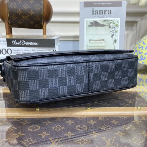 Louis Vuitton District PM Messenger Damier Graphite Canvas - Image 6